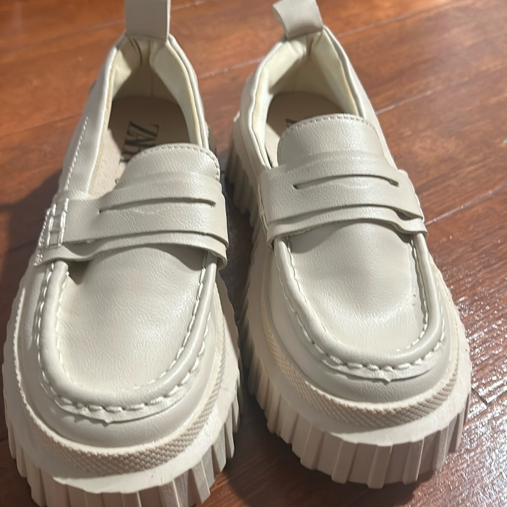 WORN A COUPLE OF TIMES KIDS ZARA PENNY LOAFERS